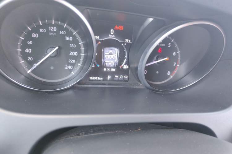 Used Land Rover Discovery Sport 2017 2.0T HSE LUXURY Odometer Close Up