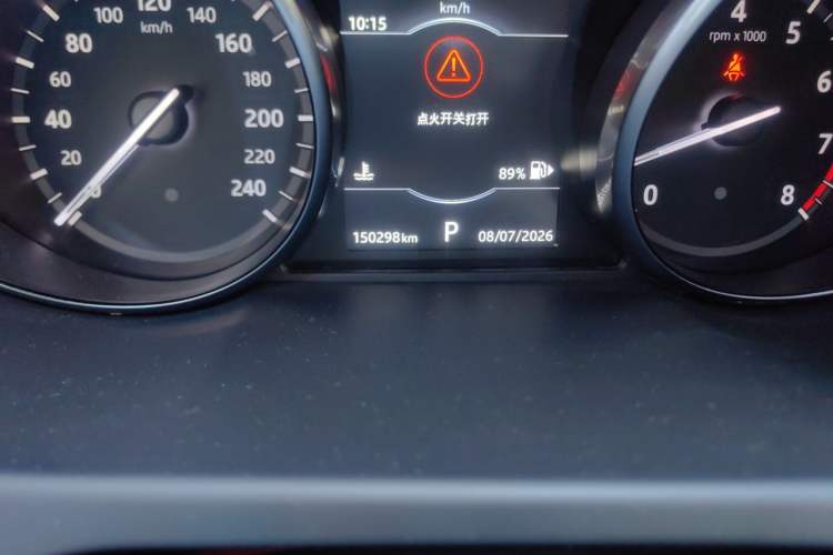 Used Land Rover Discovery Sport 2017 2.0T SE Odometer Close Up