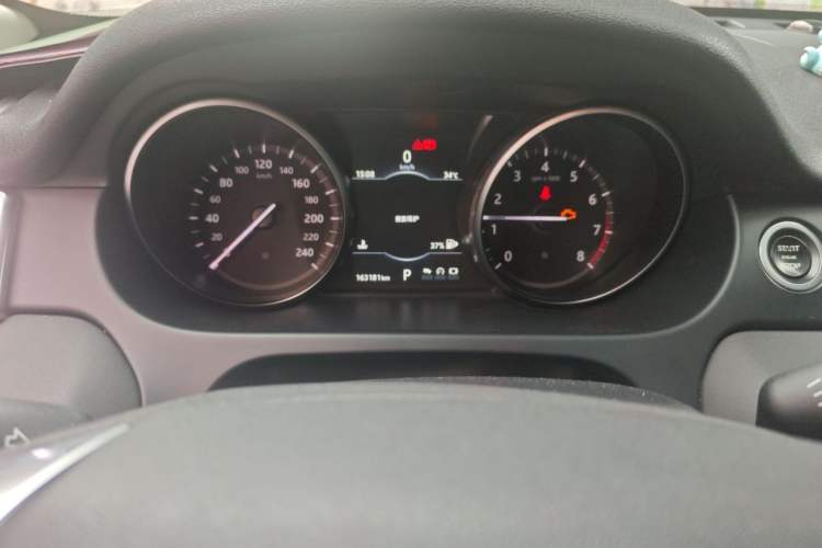 Used Land Rover Discovery Sport 2017 2.0T SE Odometer Close Up