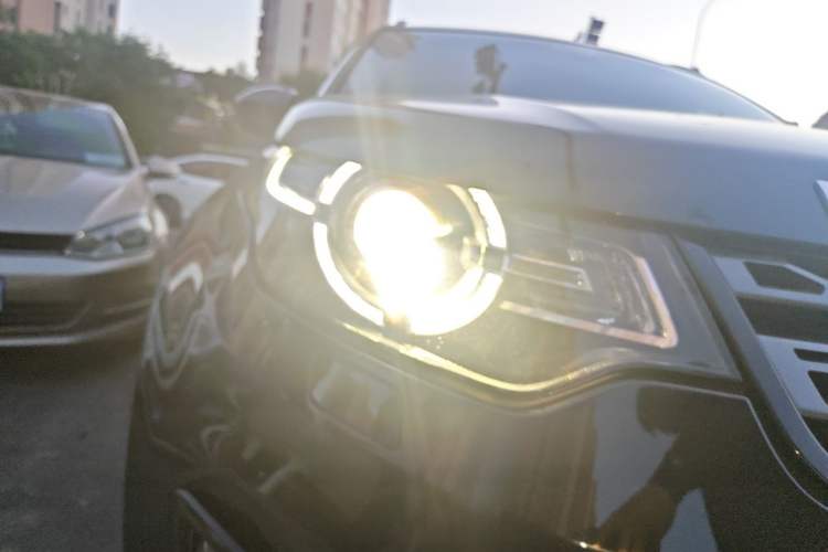 Used Land Rover Discovery Sport 2017 2.0T SE Right Front Headlight