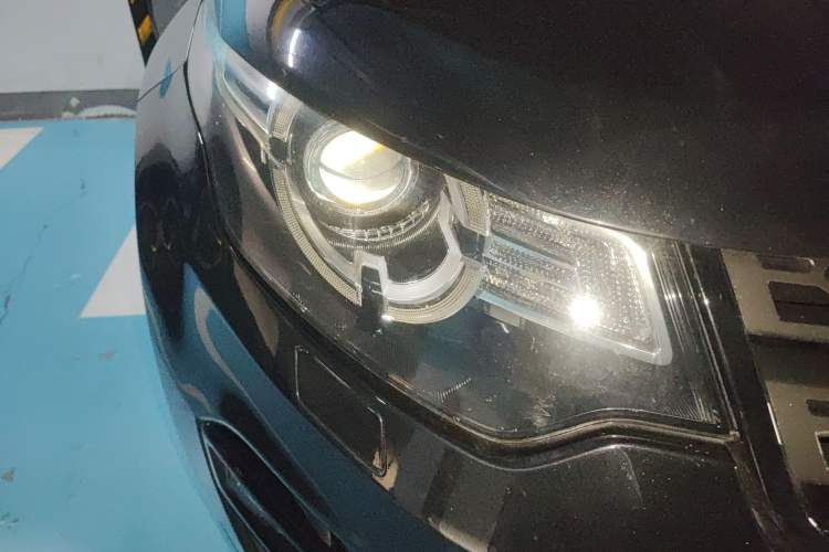 Used Land Rover Discovery Sport 2017 2.0T SE Right Front Headlight