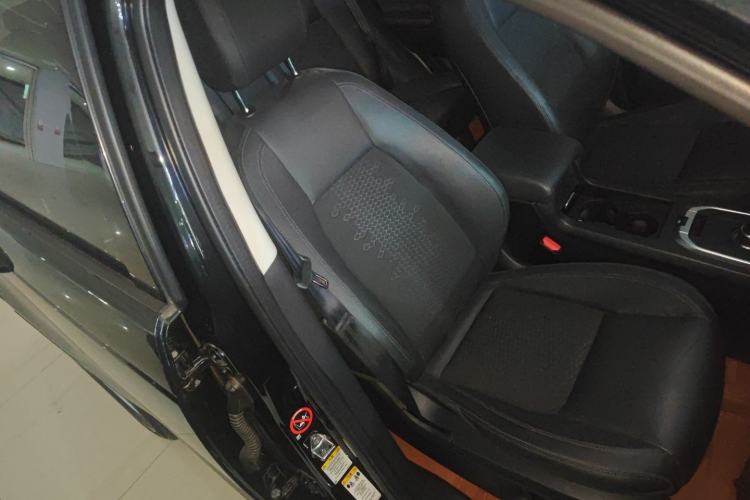 Used Land Rover Discovery Sport 2017 2.0T PURE Right Front Seat