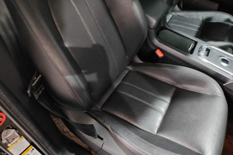 Used Land Rover Discovery Sport 2017 2.0T SE Right Front Seat