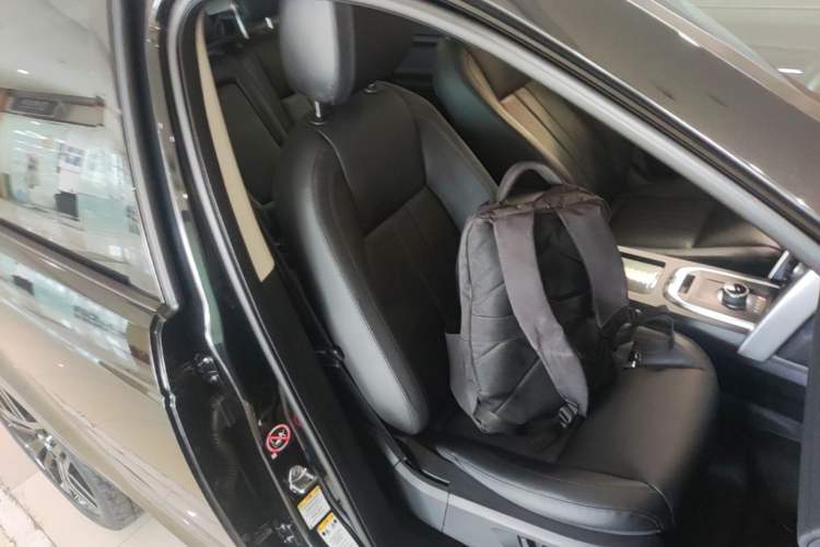 Used Land Rover Discovery Sport 2017 2.0T SE Right Front Seat