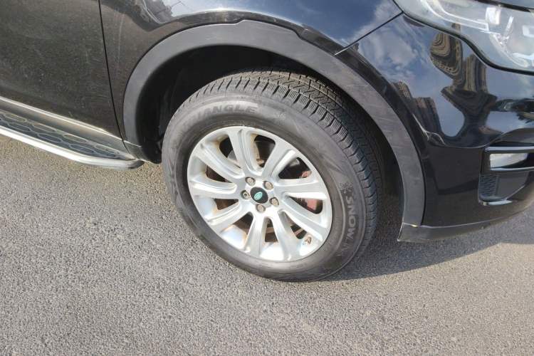 Used Land Rover Discovery Sport 2017 2.0T SE Right Front Wheel Hub