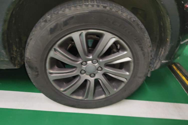 Used Land Rover Discovery Sport 2017 2.0T SE Right Front Wheel Hub