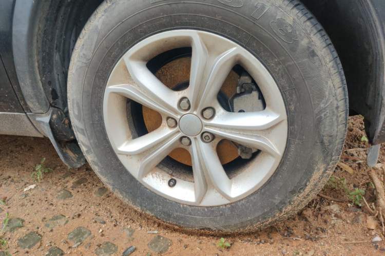 Used Land Rover Discovery Sport 2017 2.0T PURE Right Front Wheel Hub
