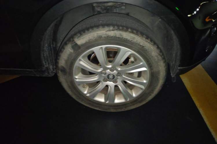 Used Land Rover Discovery Sport 2017 2.0T SE Right Front Wheel Hub