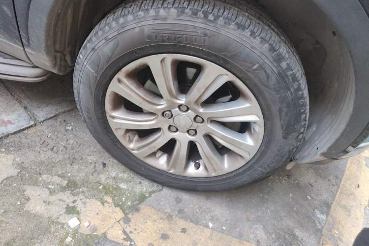 Used Land Rover Discovery Sport 2017 2.0T SE Right Front Wheel Hub