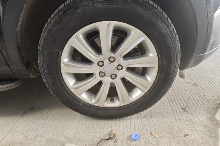 Used Land Rover Discovery Sport 2017 2.0T SE Right Front Wheel Hub