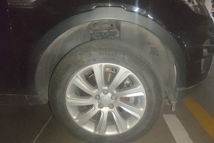 Used Land Rover Discovery Sport 2017 2.0T SE Right Front Wheel Hub