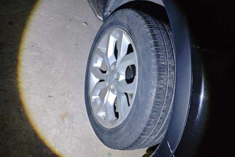 Used Land Rover Discovery Sport 2017 2.0T HSE Right Front Wheel Hub