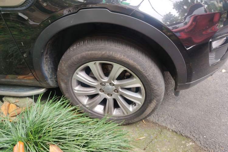 Used Land Rover Discovery Sport 2017 2.0T SE Right Front Wheel Hub
