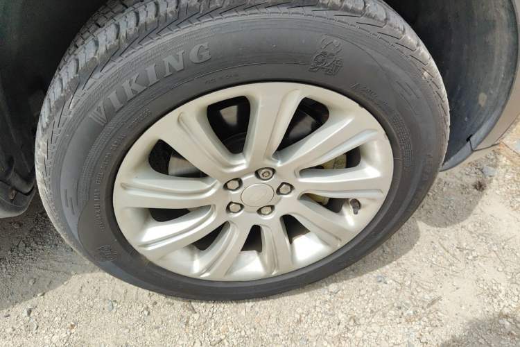 Used Land Rover Discovery Sport 2017 2.0T SE Right Front Wheel Hub