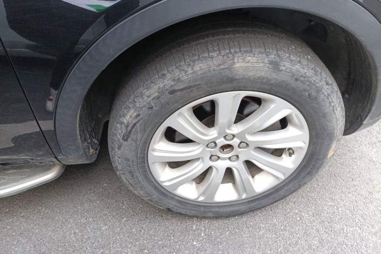 Used Land Rover Discovery Sport 2017 2.0T PURE Right Front Wheel Hub