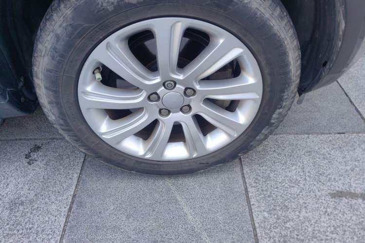 Used Land Rover Discovery Sport 2017 2.0T SE Right Front Wheel Hub