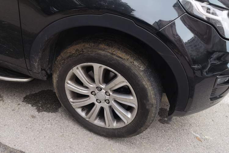 Used Land Rover Discovery Sport 2017 2.0T PURE Right Front Wheel Hub