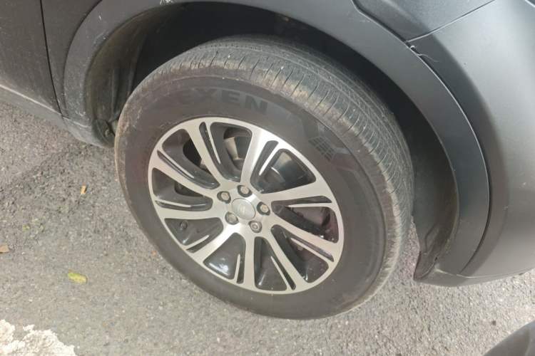 Used Land Rover Discovery Sport 2017 2.0T SE Right Front Wheel Hub