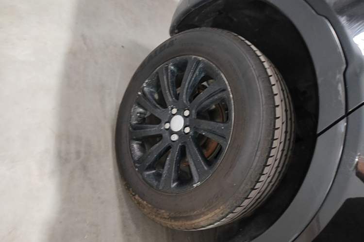 Used Land Rover Discovery Sport 2017 2.0T SE Right Rear Wheel Hub