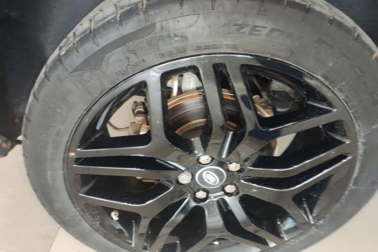 Used Land Rover Discovery Sport 2017 2.0T SE Right Rear Wheel Hub