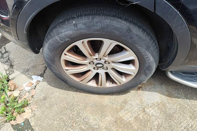 Used Land Rover Discovery Sport 2017 2.0T SE Right Rear Wheel Hub