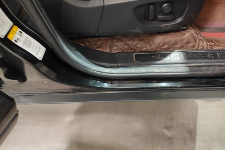Used Land Rover Discovery Sport 2017 2.0T SE Right Side Sill