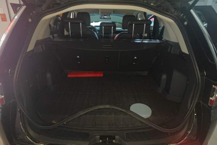 Used Land Rover Discovery Sport 2017 2.0T PURE Trunk