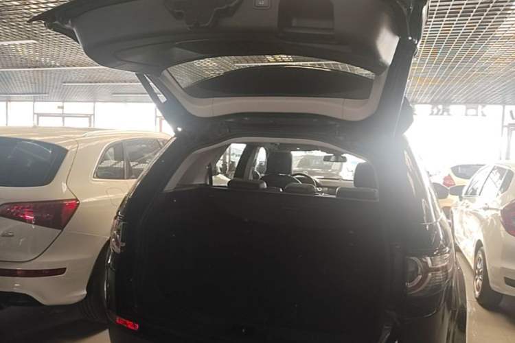 Used Land Rover Discovery Sport 2017 2.0T SE Trunk