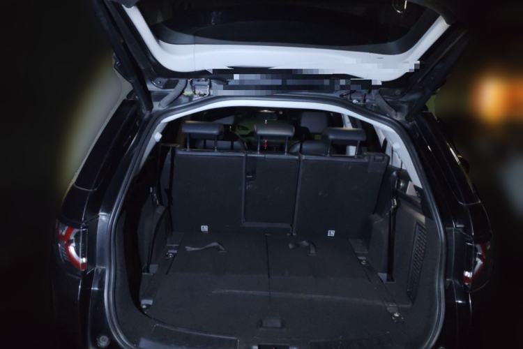 Used Land Rover Discovery Sport 2017 2.0T HSE Trunk