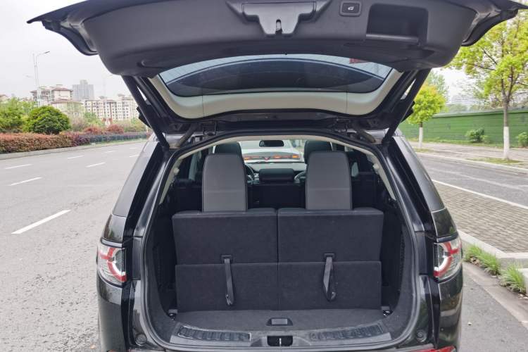 Used Land Rover Discovery Sport 2017 2.0T HSE Trunk