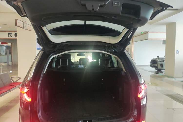 Used Land Rover Discovery Sport 2017 2.0T SE Trunk