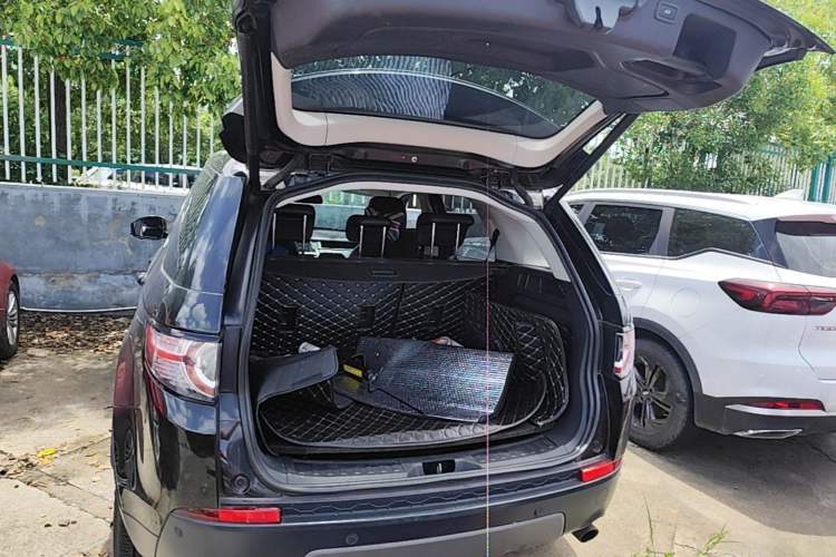 Used Land Rover Discovery Sport 2017 2.0T SE Trunk