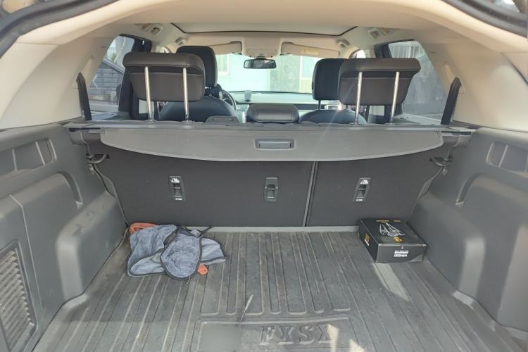 Used Land Rover Discovery Sport 2017 2.0T SE Trunk