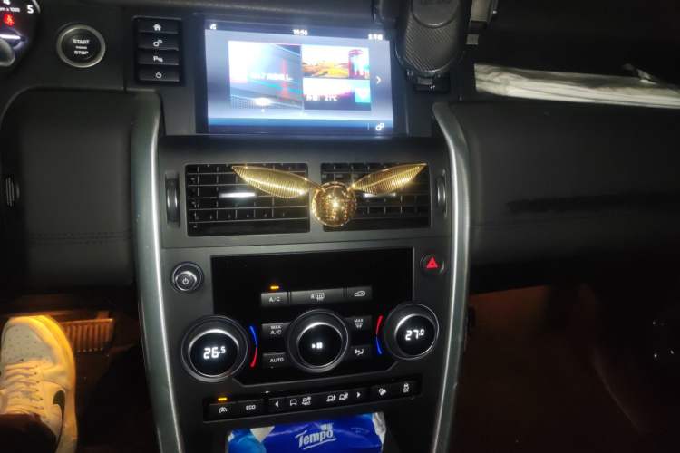 Used Land Rover Discovery Sport 2017 2.0T SE Audio And AC Panel