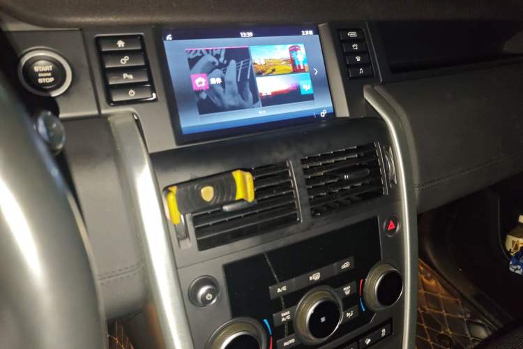 Used Land Rover Discovery Sport 2017 2.0T SE Audio And AC Panel