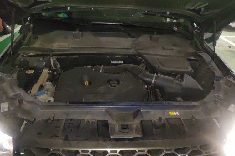 Used Land Rover Discovery Sport 2017 2.0T SE Engine Bay