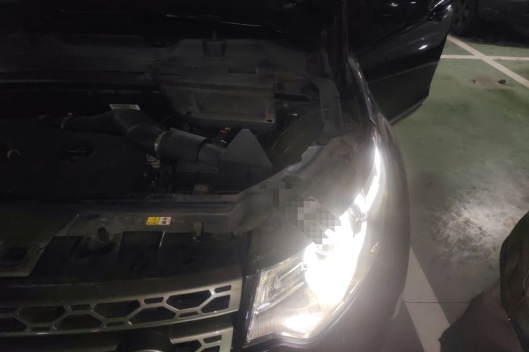 Used Land Rover Discovery Sport 2017 2.0T SE Engine Bay Left