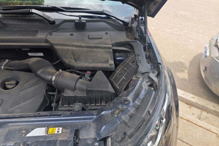 Used Land Rover Discovery Sport 2017 2.0T HSE Engine Bay Left