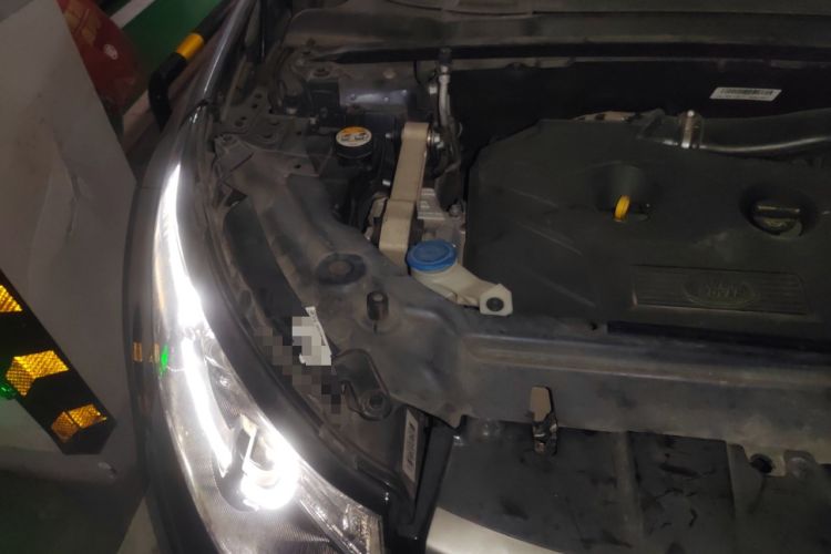 Used Land Rover Discovery Sport 2017 2.0T SE Engine Bay Right