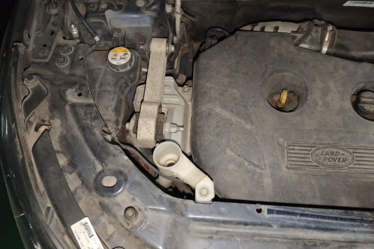 Used Land Rover Discovery Sport 2017 2.0T SE Engine Bay Right