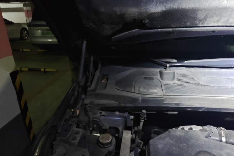 Used Land Rover Discovery Sport 2017 2.0T HSE Engine Bay Right