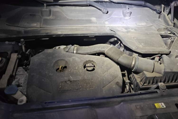 Used Land Rover Discovery Sport 2017 2.0T HSE Engine Bay