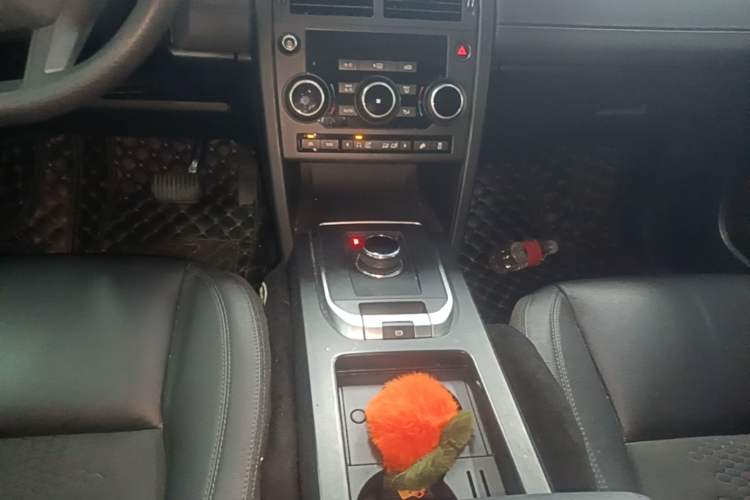 Used Land Rover Discovery Sport 2017 2.0T PURE Gear Lever