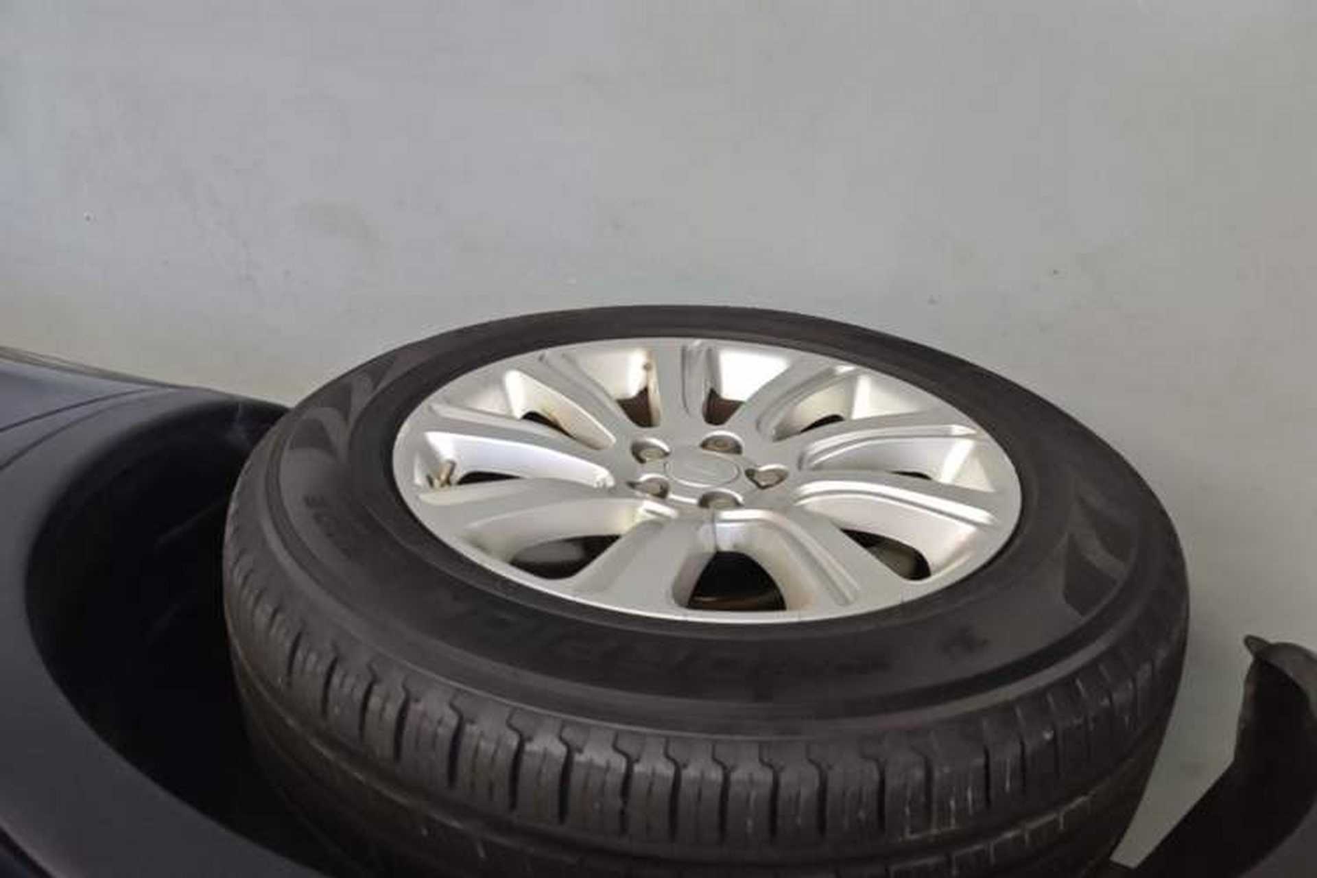 Used Land Rover Discovery Sport 2017 2.0T SE Left Front Wheel Hub