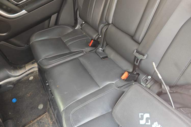 Used Land Rover Discovery Sport 2017 2.0T HSE Left Rear Seat