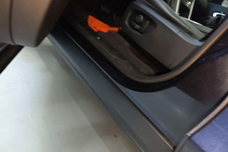 Used Land Rover Discovery Sport 2017 2.0T SE Left Side Sill