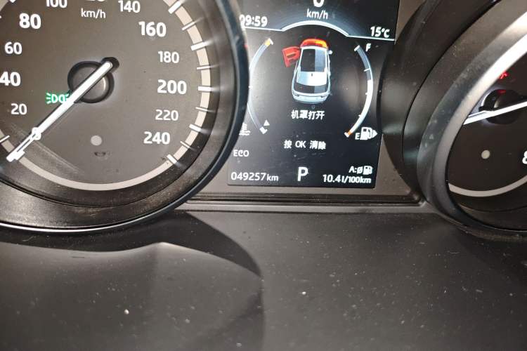 Used Land Rover Discovery Sport 2017 2.0T SE Odometer Close Up