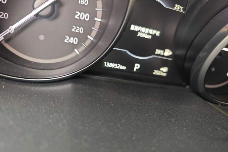 Used Land Rover Discovery Sport 2017 2.0T HSE Odometer Close Up