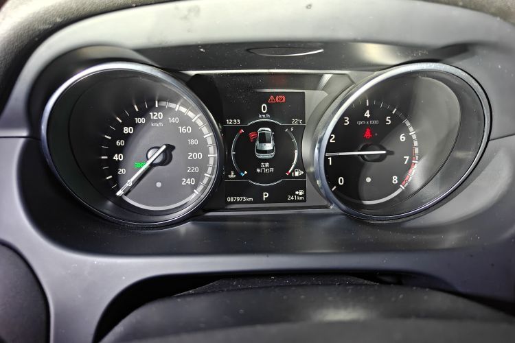Used Land Rover Discovery Sport 2017 2.0T HSE Odometer Close Up