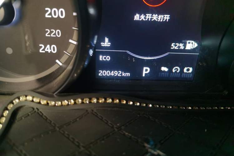 Used Land Rover Discovery Sport 2017 2.0T SE Odometer Close Up